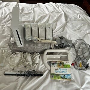 Nintendo Wii Game Console Complete  w/ Wii Sports Game